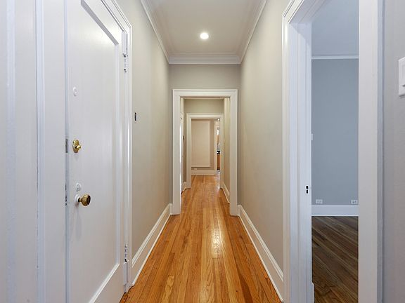 5th image of 548 W Fullerton Pkwy APT 1