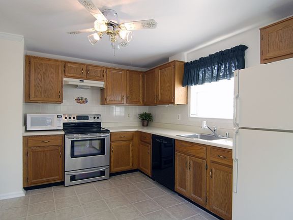 Large KI with Newer Appliances