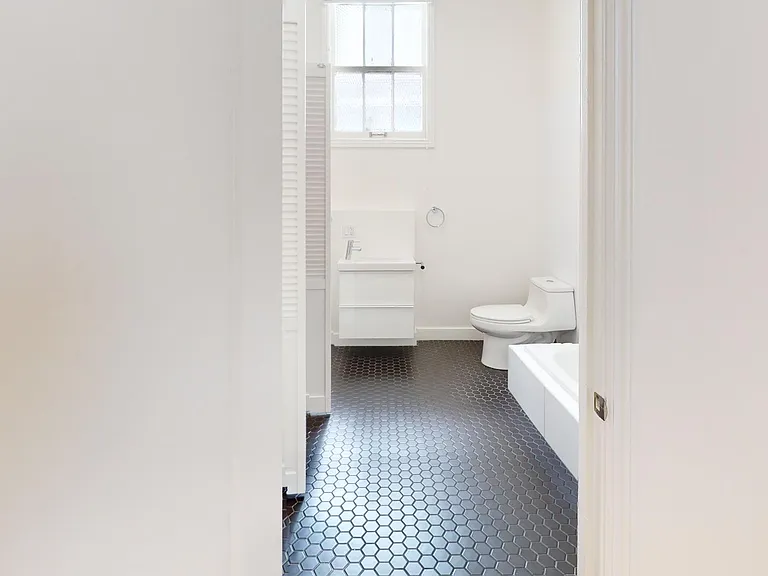 1635 Gough Street — Photo 20