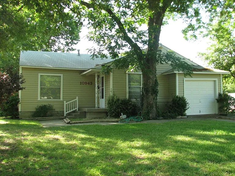 10943 Desdemona Dr — Photo 1
