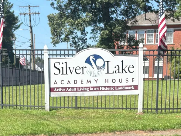 100 Aura Rd APT 404, Clayton, NJ 08312