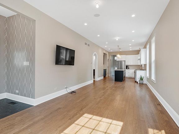 4th image of 2456 N Campbell Ave