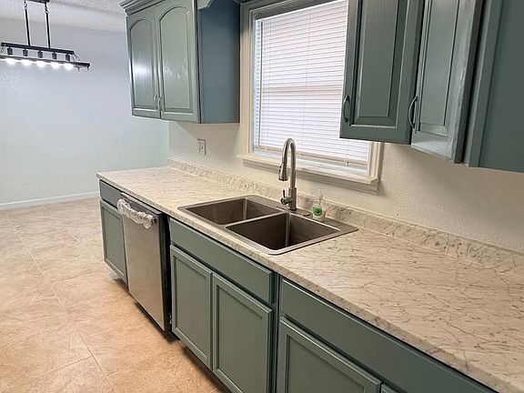 3rd image of 2501 Redbud Ave
