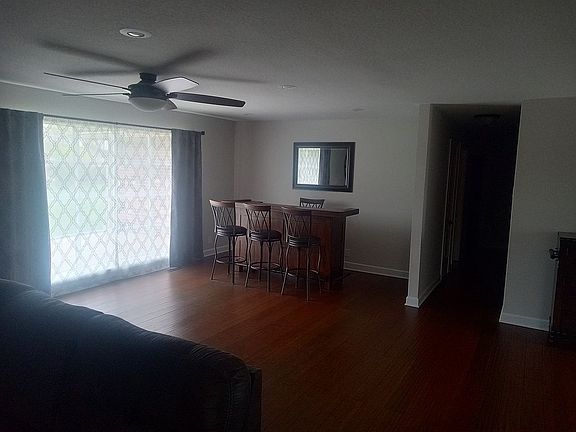 5th image of 220 Alden Ave