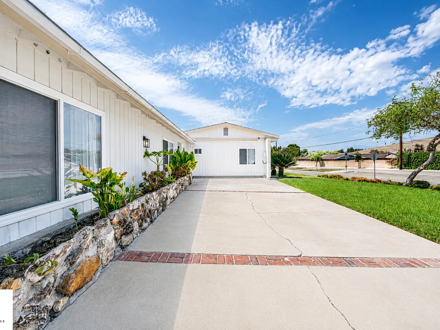 5 bed, 1864 sqft, $5,995 — Photo 3
