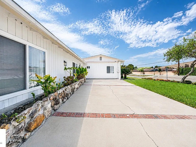 22942 Sunset Crossing Rd — Photo 3