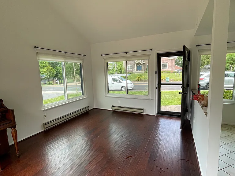 3111 Covington St — Photo 3