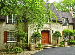 14 Indian Trl, Upper Saddle River, NJ 07458
