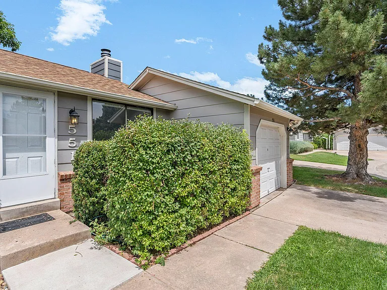 551 W Crestline Cir #9D2 — Photo 24