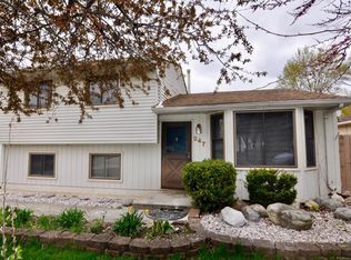 247 Linhart St, Novi, MI 48377