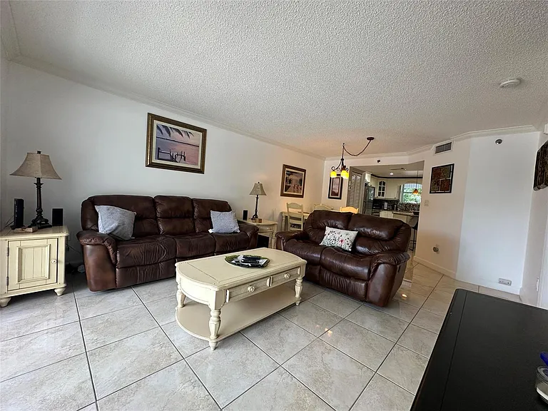 17801 N Bay Rd #212 — Photo 12