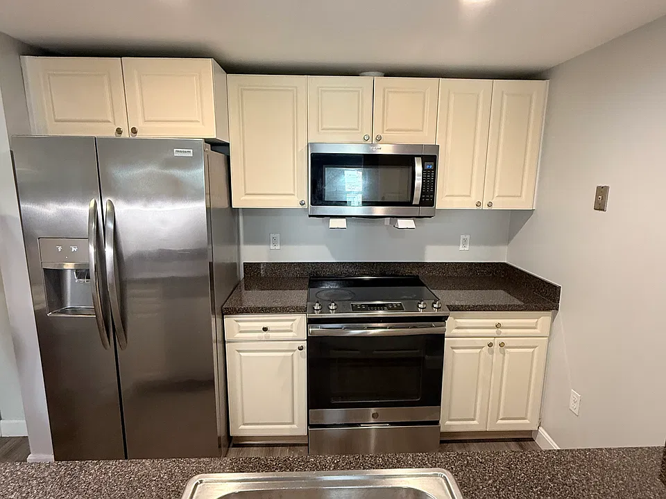 1B Nassau St #409