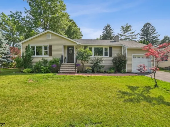 7 Oak Dr, Roseland Boro, NJ 07068