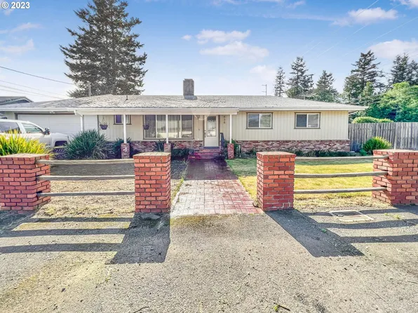 635 Hawthorn St, Brookings, OR 97415