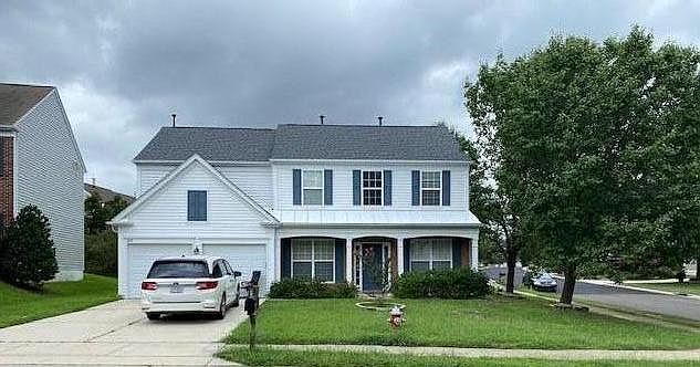 Front view
Corner lot house, Epoxy on garage, most appliances 2 years old
Quartz countertops in kitchen and butlers pantry