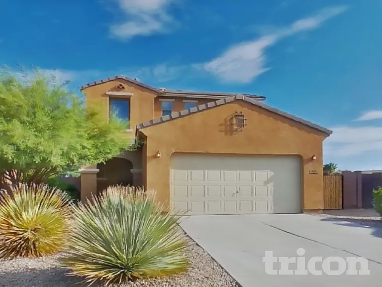 880 W Busa Dr — Photo 2