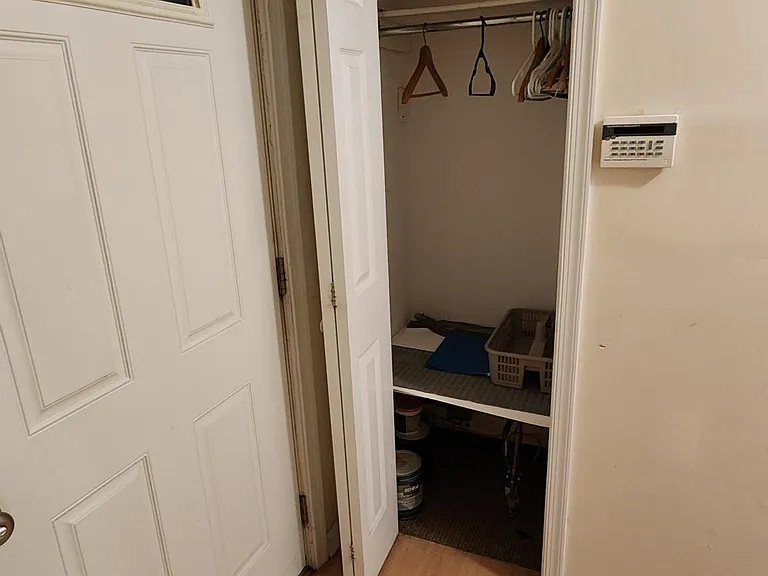 17 King Charles Ct — Photo 3
