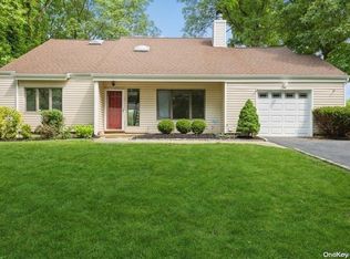 5 N Wesley Ct, Huntington, NY 11743