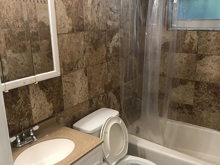 4870 SW 28th Ter #2 — Photo 4