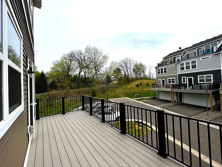5228 Hampton St NE — Photo 8