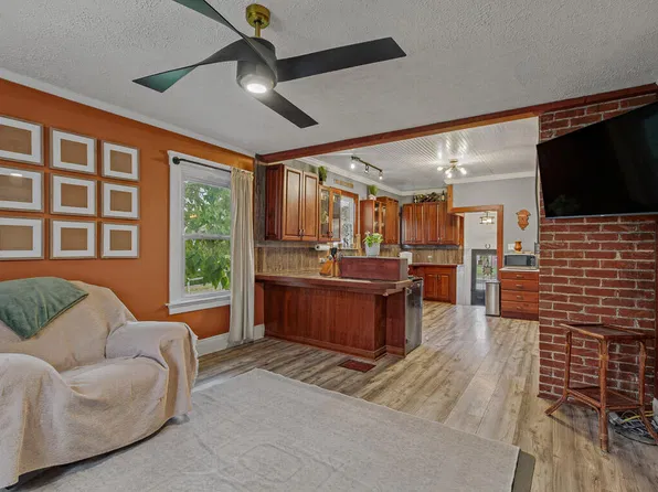 566 Mason Rd, Taylor Mill, KY 41015