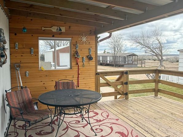 12 Martinview Ct, Lemoyne, NE 69146