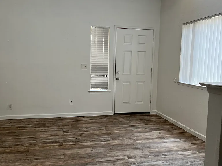 241 W Tulare Ave #D — Photo 9