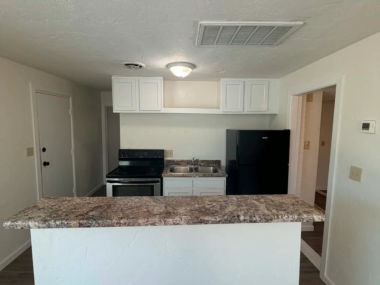 1 bed, 800 sqft, $1,095 — Photo 2