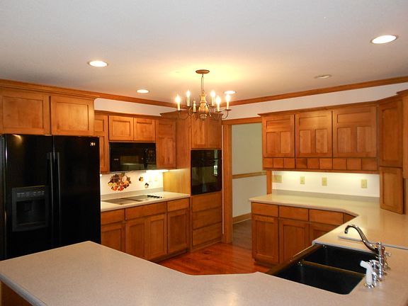5th image of 935 N Betty Ln