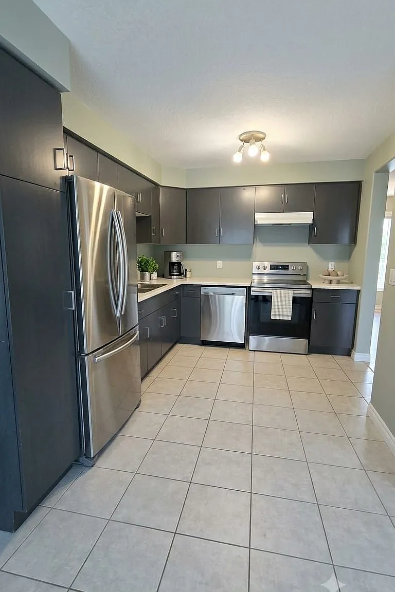 3 bed, $2,500 — Photo 2