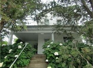 1211 E 2nd St, Muscatine, IA 52761