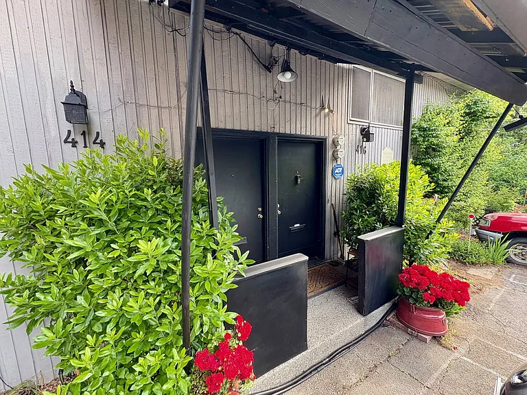 414 Raye St — Photo 2