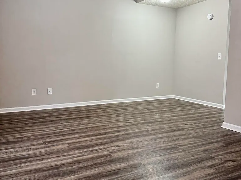 1247 Westpointe Dr #7 — Photo 2
