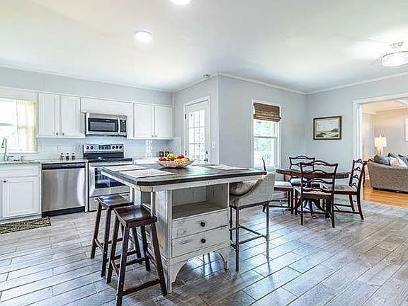 5th image of 2299 Vistamont Dr