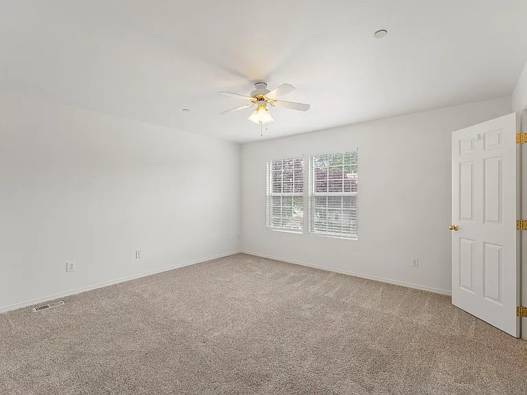 2429 Tolmie Ave — Photo 25