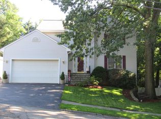 1 Tomah Dr, Peabody, MA 01960