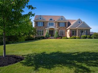 30 Woodthrush Trl, Orchard Park, NY 14127