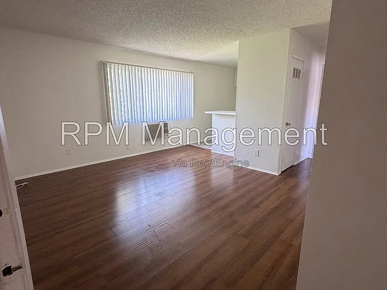6920 Simpson Ave #6 — Photo 1