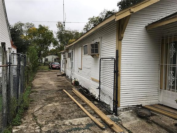3rd image of 1227 S Fitzhugh Ave