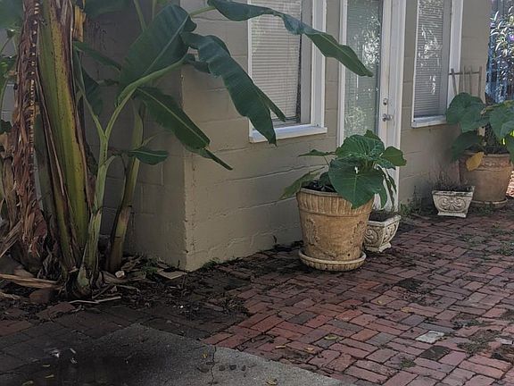 ENTRY TO SEPARATE STUDIO BLDG.