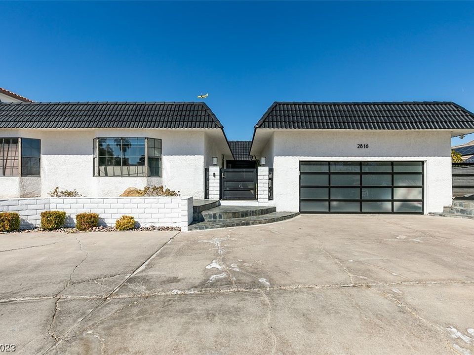 1st image of 2816 La Mesa Dr