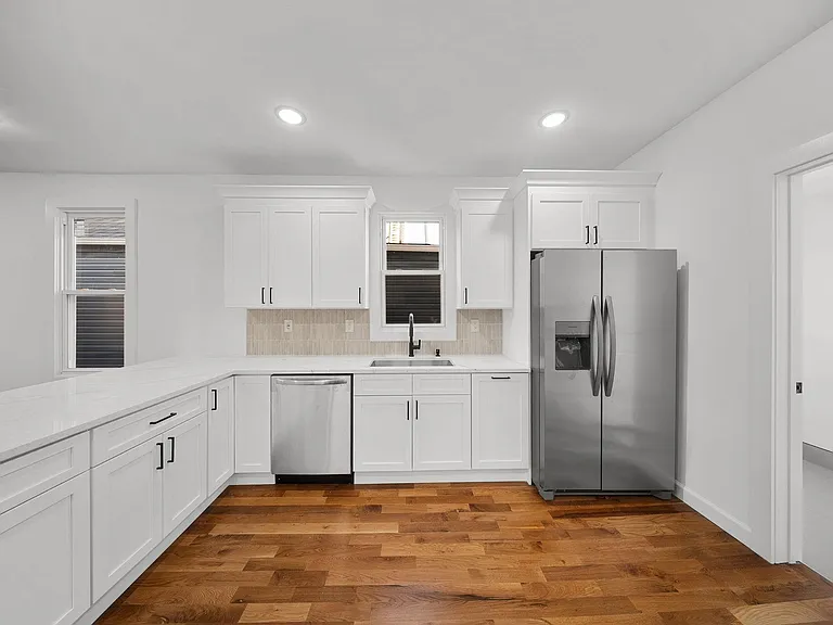 319 William St #2-0904 — Photo 5