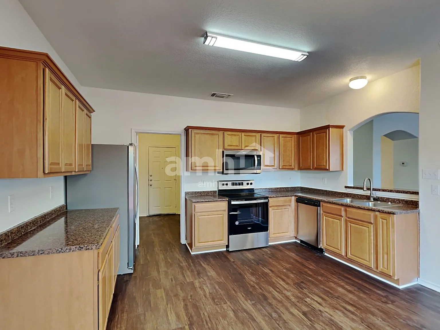 4 bed, 2.5 bath, 2421 sqft, $1,930 — Photo 3