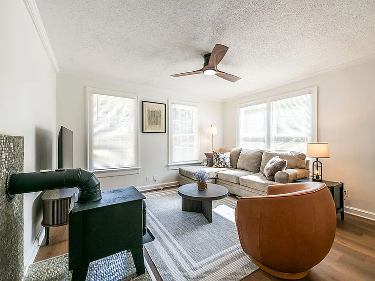 1177 Morley Ave SE — Photo 1