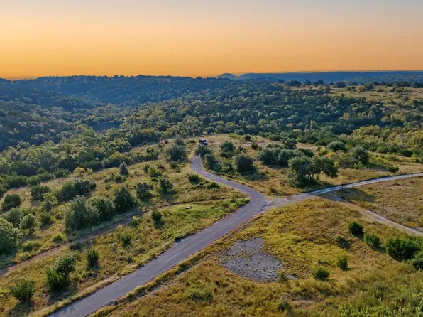 753 W Sunset Dr, Johnson City, TX 78636