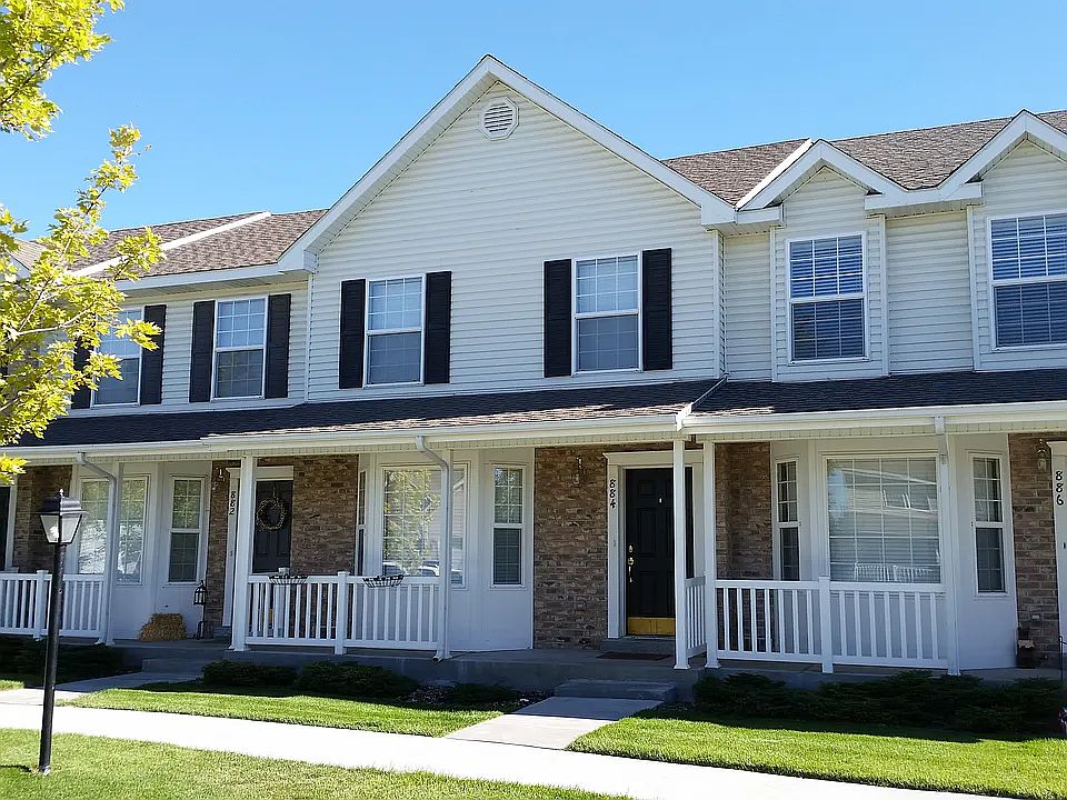 1st image of 884 Liberty Ln