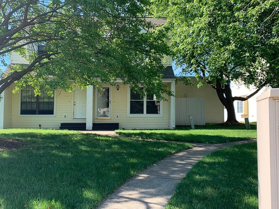 common area includes snow removal and lawn care. Near city park and bus line