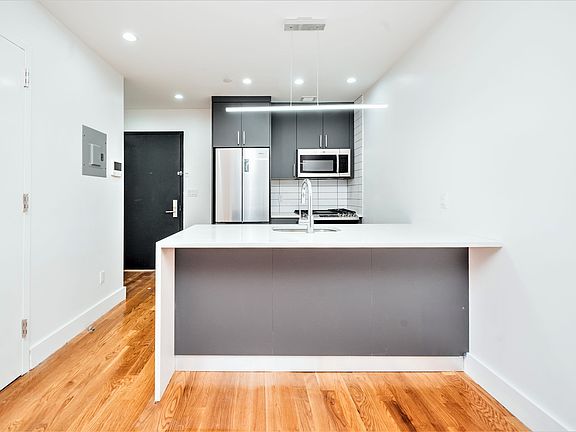 2nd image of 1247 Atlantic Ave APT 402