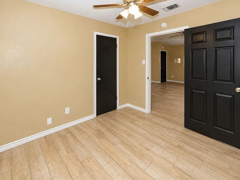 2213 Dickens Dr — Photo 10