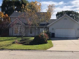 3901 W Cypress Ln, Franklin, WI 53132